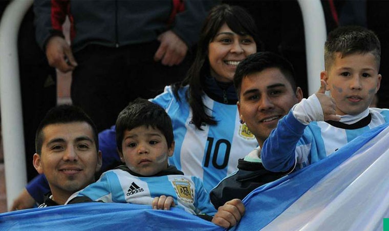CDV Argentina cam on Messi anh 7