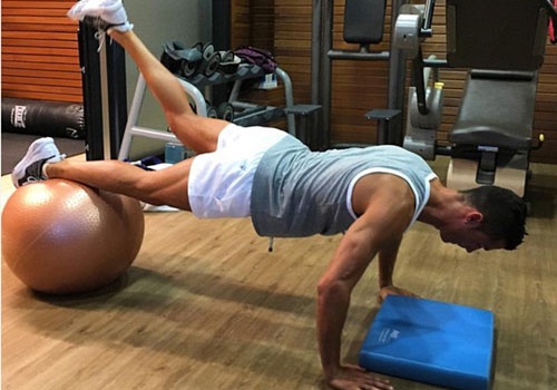 Ronaldo tang cuong tap luyen de tro lai tuan toi hinh anh