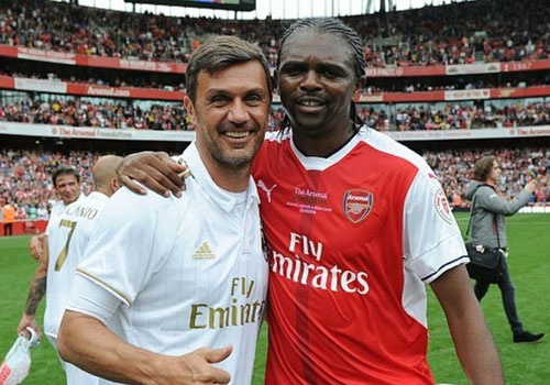 Doi huyen thoai Arsenal thang 4-2 nho hat-trick cua Kanu hinh anh