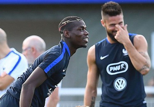 Paul Pogba quay tung bung tren san tap hinh anh