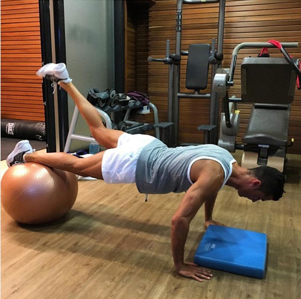 Ronaldo tich cuc ren the luc anh 2