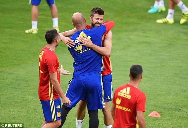 De Gea tang ao dau cho fan nhi anh 6