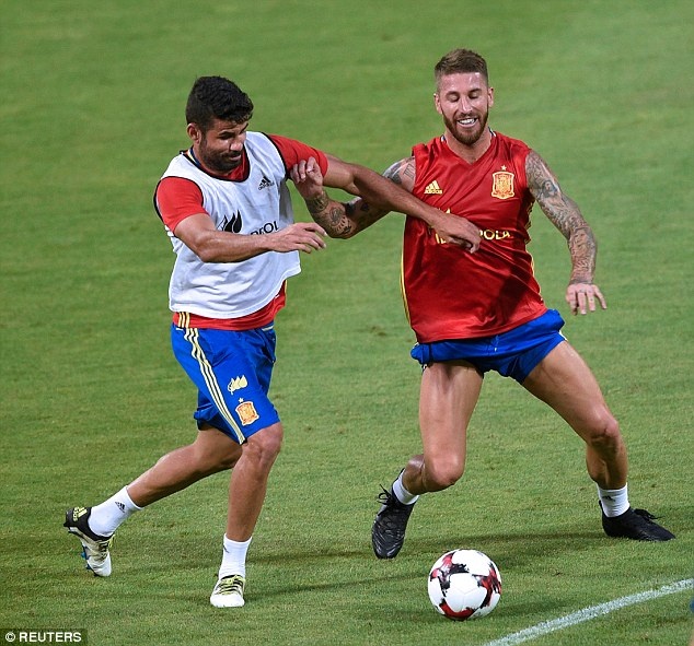 De Gea tang ao dau cho fan nhi anh 7