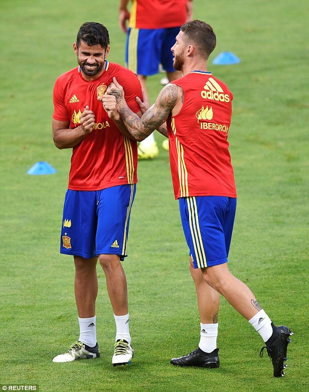 De Gea tang ao dau cho fan nhi anh 8