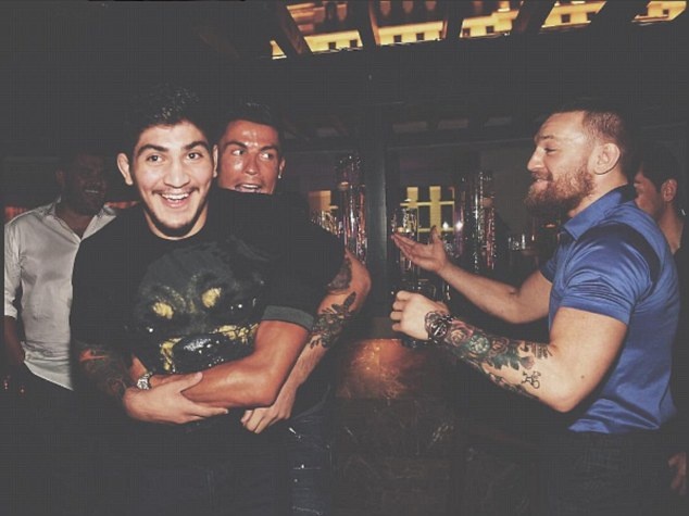 Ronaldo vui đùa cùng ‘gã điên’ McGregor ảnh 1 Ronaldo vui dua cung ‘ga dien’ McGregor anh 1