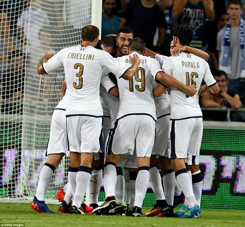 Italy thắng 3-1 dù chơi thiếu người ảnh 2 Italy thang 3-1 du choi thieu nguoi anh 2