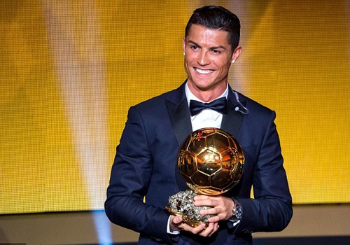 Luis Figo: Ronaldo co the gia nhap Barca hinh anh