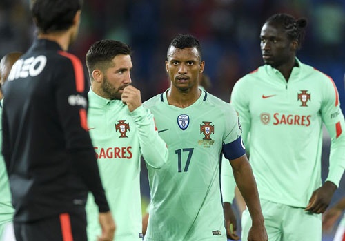 Khong co Ronaldo, Bo Dao Nha thua 0-2 va dung cuoi bang hinh anh