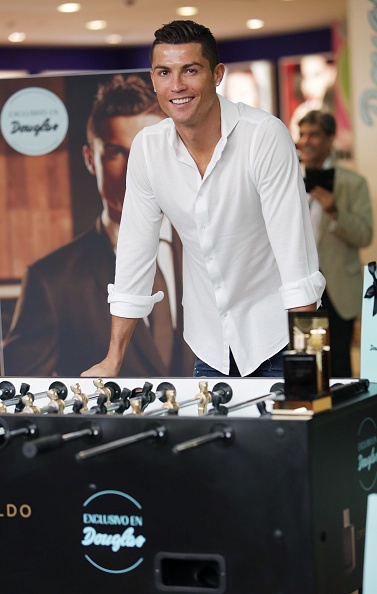 Cristiano Ronaldo thi đấu ‘ăn gian’ ảnh 5 Cristiano Ronaldo thi dau ‘an gian’ anh 5