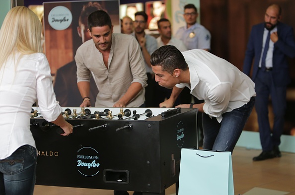 Cristiano Ronaldo thi đấu ‘ăn gian’ ảnh 4 Cristiano Ronaldo thi dau ‘an gian’ anh 4