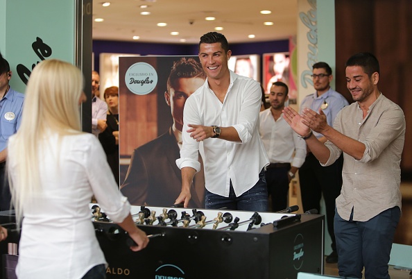 Cristiano Ronaldo thi đấu ‘ăn gian’ ảnh 2 Cristiano Ronaldo thi dau ‘an gian’ anh 2