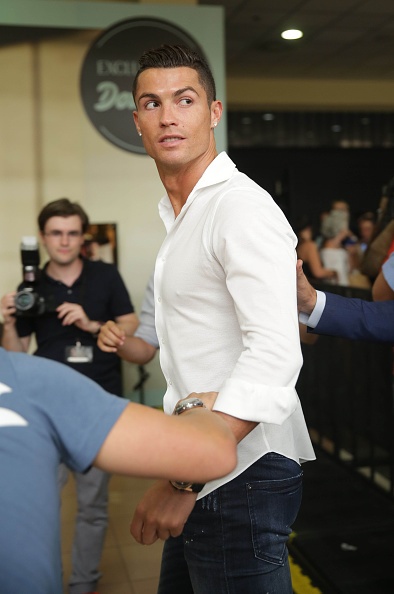 Cristiano Ronaldo thi đấu ‘ăn gian’ ảnh 7 Cristiano Ronaldo thi dau ‘an gian’ anh 7