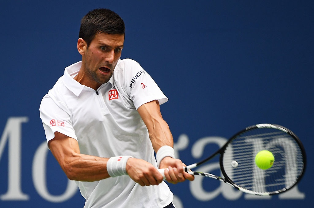 Djokovic tức giận xé áo đấu ảnh 6 Djokovic tuc gian xe ao dau anh 6