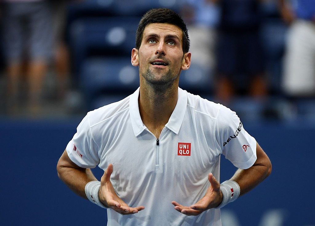 Djokovic tức giận xé áo đấu ảnh 7 Djokovic tuc gian xe ao dau anh 7