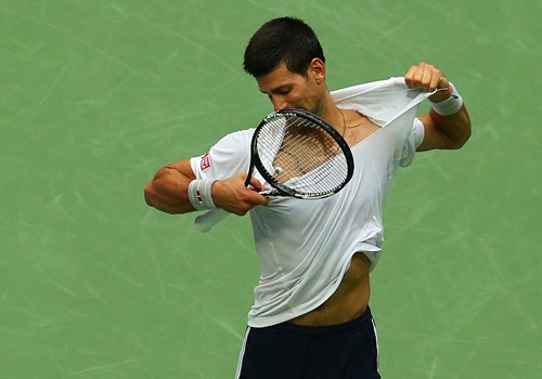 Djokovic tuc gian xe ao khi thua mot set o US Open 2016 hinh anh