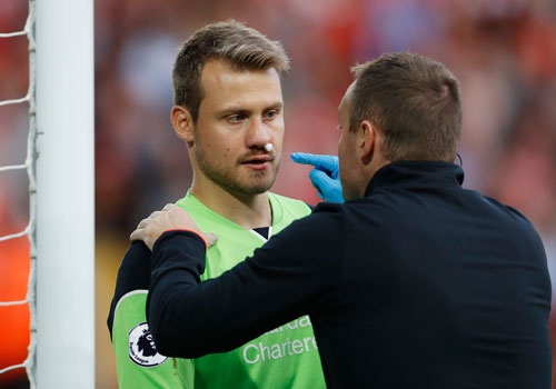 Thu mon Mignolet do mau truoc Leicester City hinh anh
