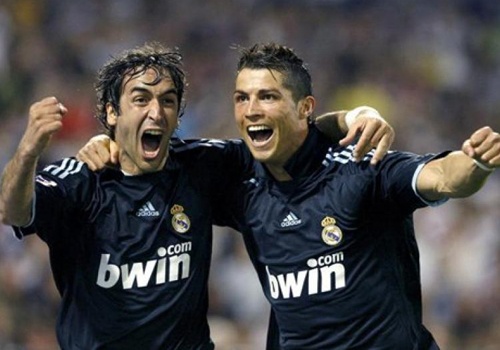 Doi hinh huyen thoai ra san nhieu nhat Champions League hinh anh