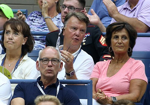 Van Gaal lam gi trong ngay MU thua Man City? hinh anh