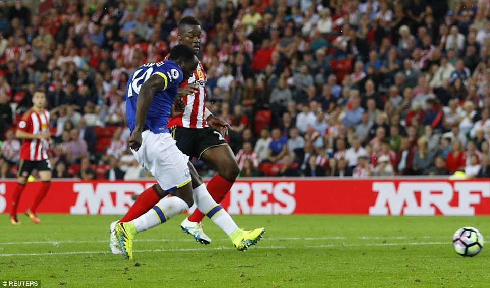 Lukaku ghi hat-trick vao luoi Sunderland anh 8