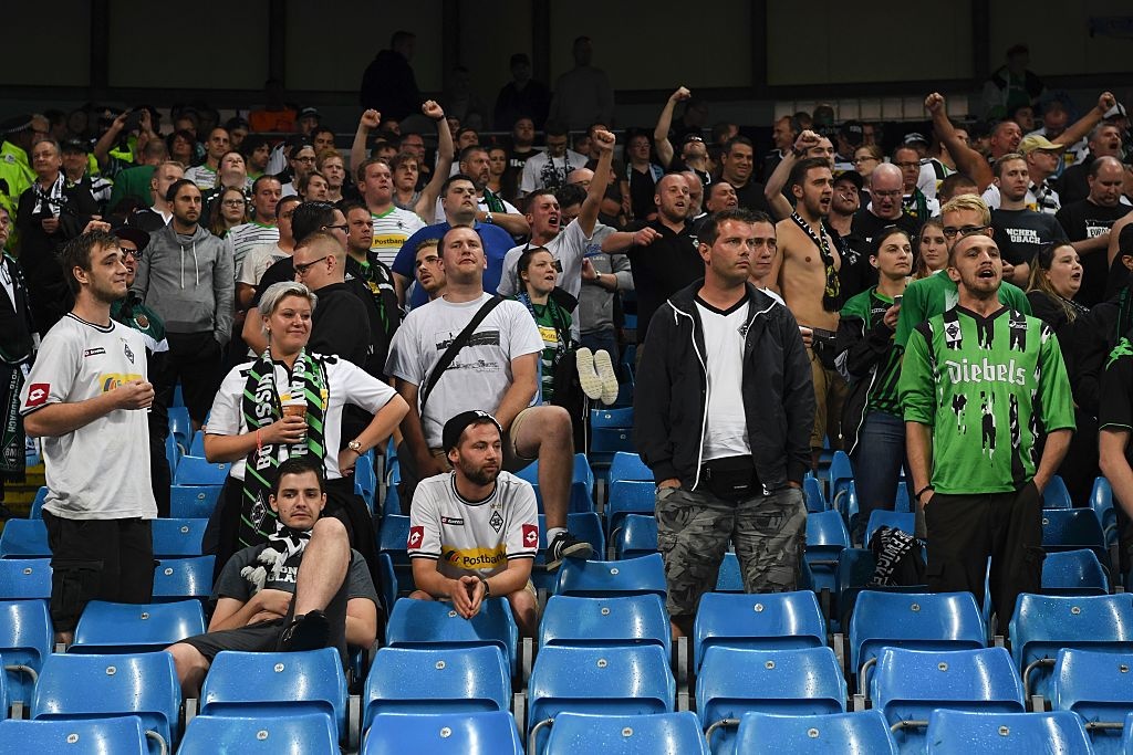 CDV gay nao loan tren san Etihad anh 7