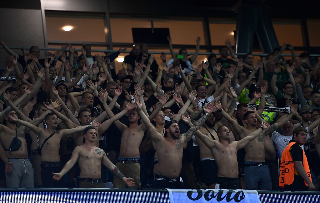 CDV gay nao loan tren san Etihad anh 1