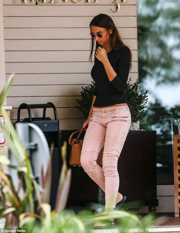 Balotelli ăn cùng người phụ nữ bí ẩn ảnh 3 Balotelli an cung nguoi phu nu bi an anh 3