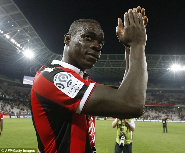 Balotelli ăn cùng người phụ nữ bí ẩn ảnh 6 Balotelli an cung nguoi phu nu bi an anh 6