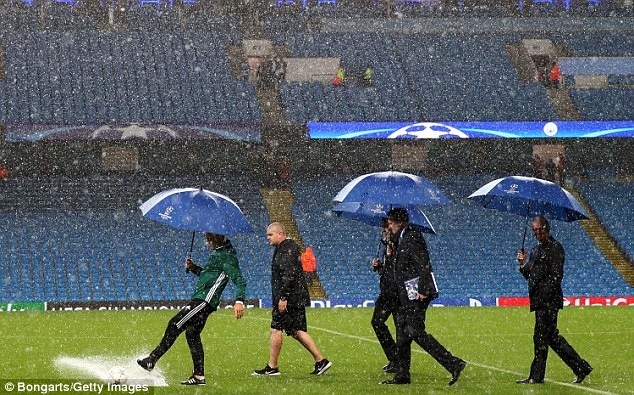 Man City vs Moenchengladbach bị hoãn do mưa ảnh 7 Man City vs Moenchengladbach bi hoan do mua anh 7
