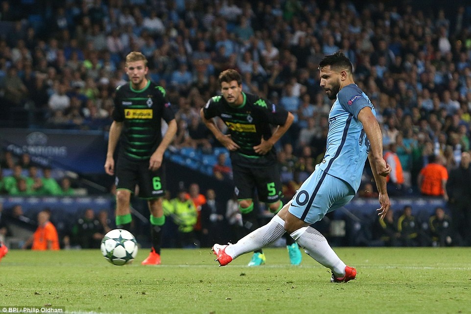 Sergio Aguero lap hat-trick cho Man City anh 6