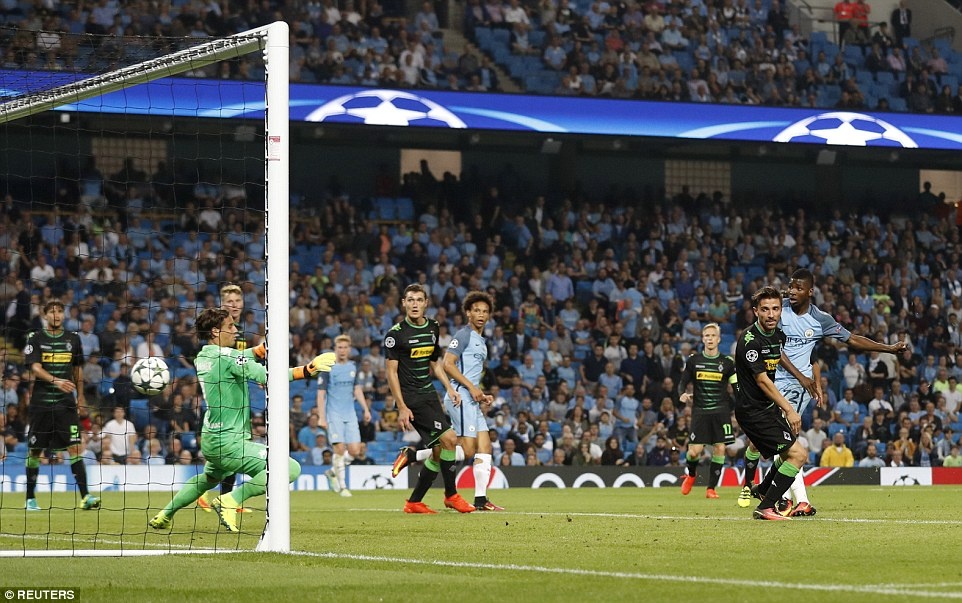 Sergio Aguero lap hat-trick cho Man City anh 10