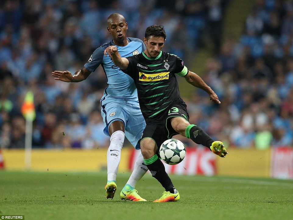 Sergio Aguero lap hat-trick cho Man City anh 7