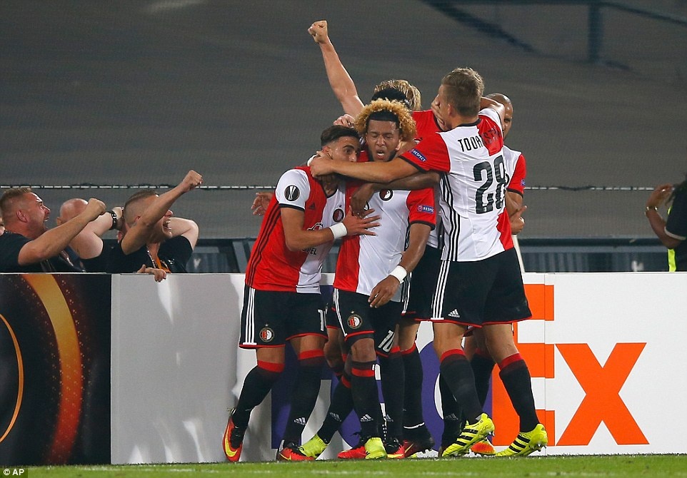 MU thua 0-1 o Europa League anh 12