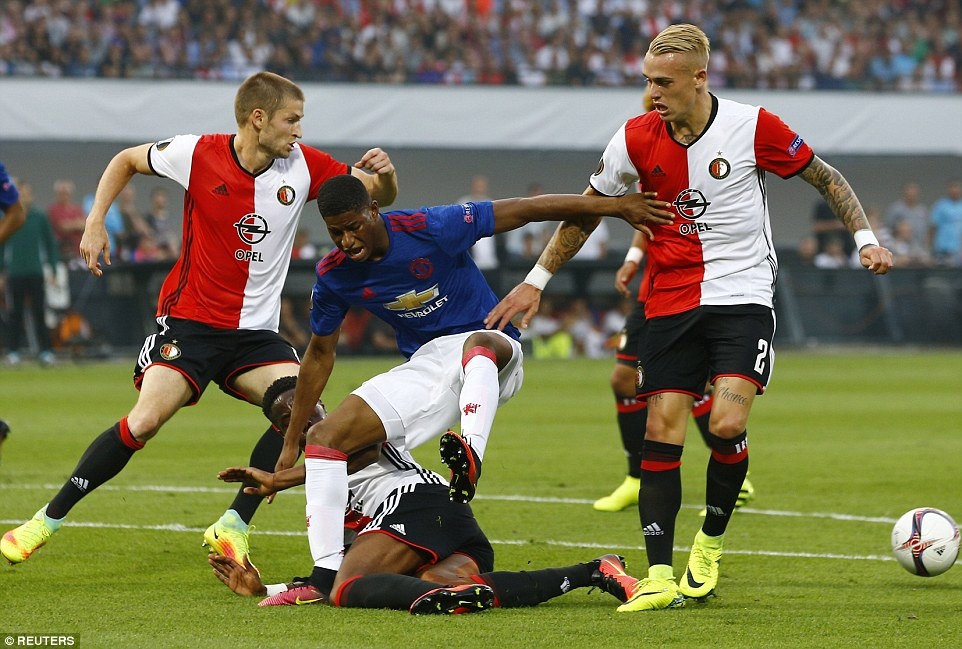 MU thua 0-1 o Europa League anh 6