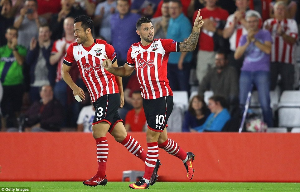 Southampton thang 3-0 o Europa League anh 2