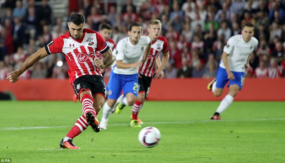 Southampton thang 3-0 o Europa League anh 4