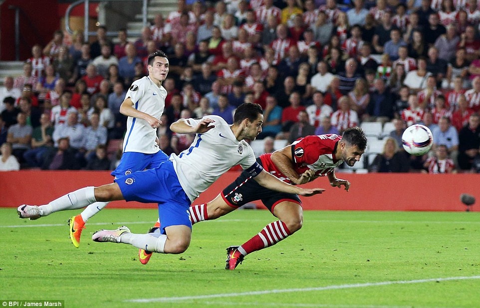 Southampton thang 3-0 o Europa League anh 5