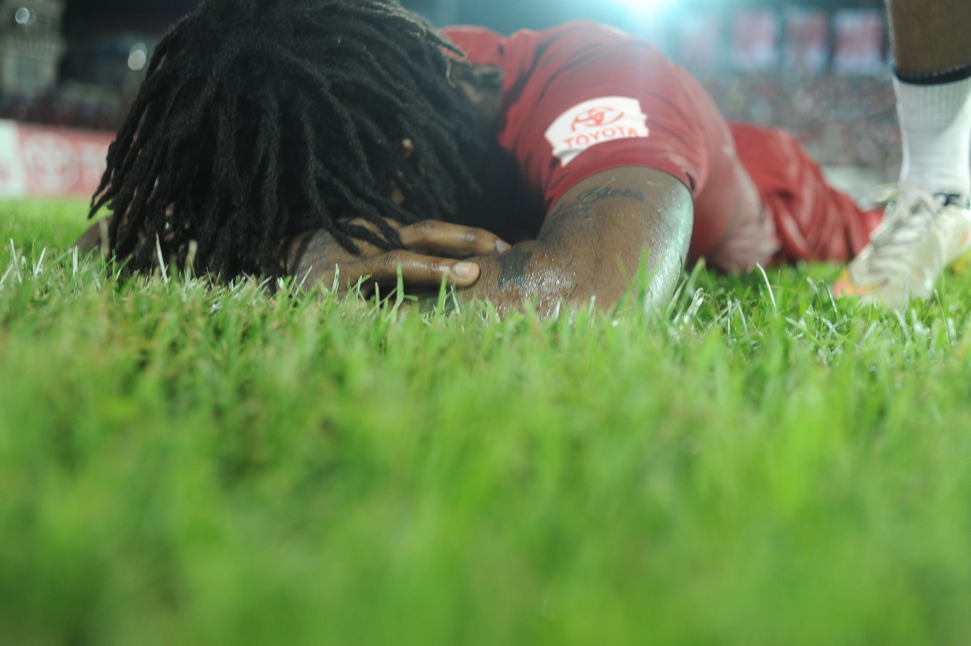 Cau thu Hai Phong khoc anh 1