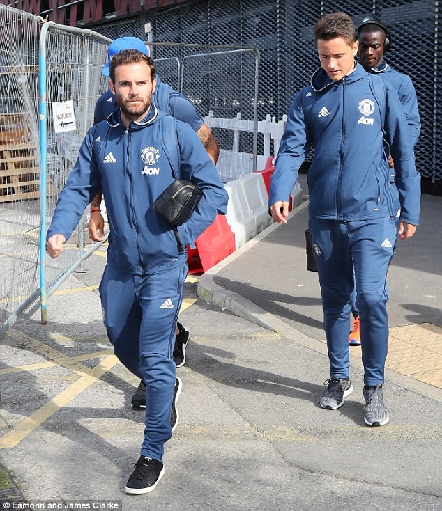 Ibrahimovic va Rooney cuoi tuoi anh 4