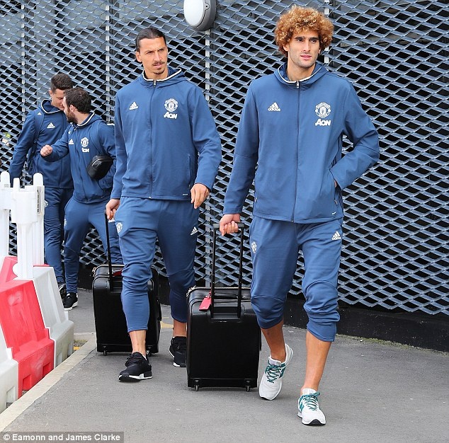 Ibrahimovic va Rooney cuoi tuoi anh 5