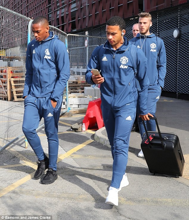 Ibrahimovic va Rooney cuoi tuoi anh 6