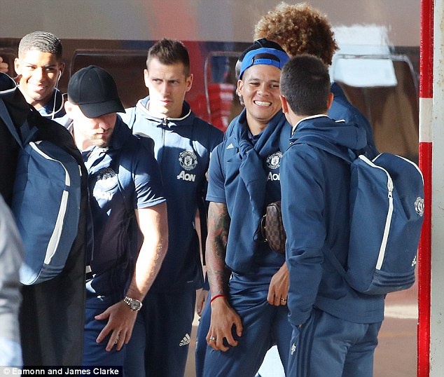 Ibrahimovic va Rooney cuoi tuoi anh 3