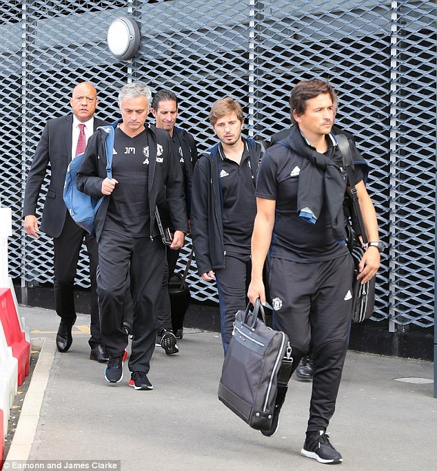 Ibrahimovic va Rooney cuoi tuoi anh 7