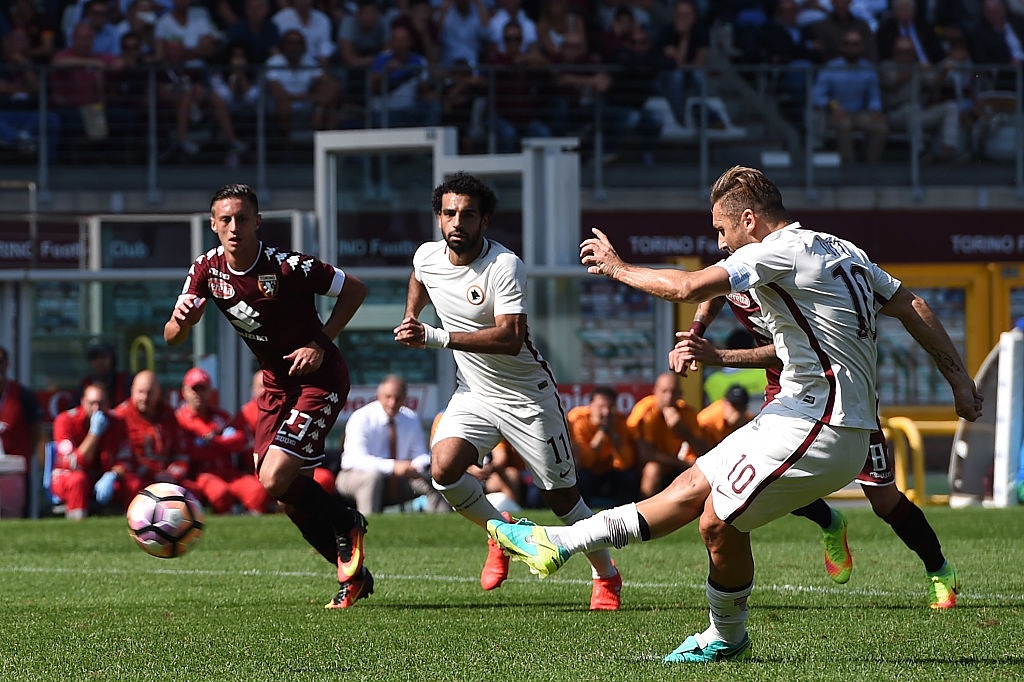 Totti ghi ban tu cham 11 m anh 6