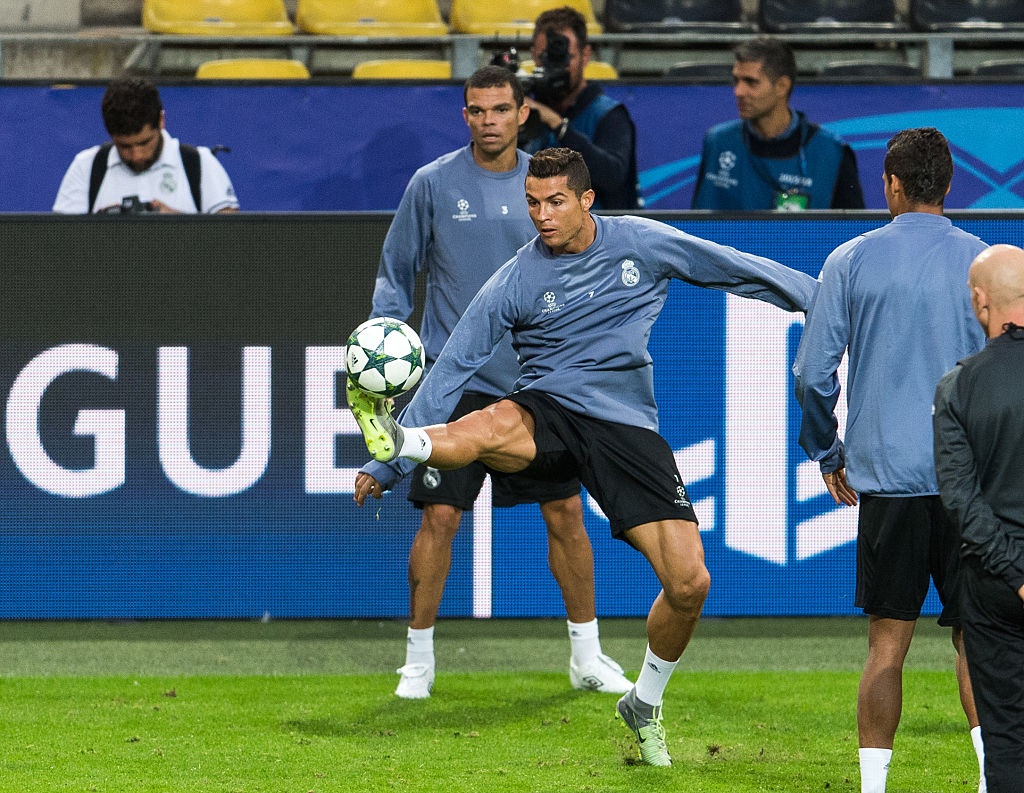 Ronaldo tập luyện trước trận gặp Dortmund ảnh 1 Ronaldo tap luyen truoc tran gap Dortmund anh 1