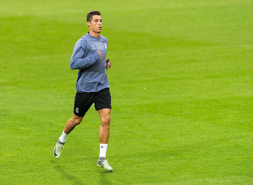 Ronaldo tập luyện trước trận gặp Dortmund ảnh 5 Ronaldo tap luyen truoc tran gap Dortmund anh 5