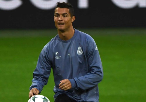 Ronaldo the hien tinh than chien dau mau lua hinh anh