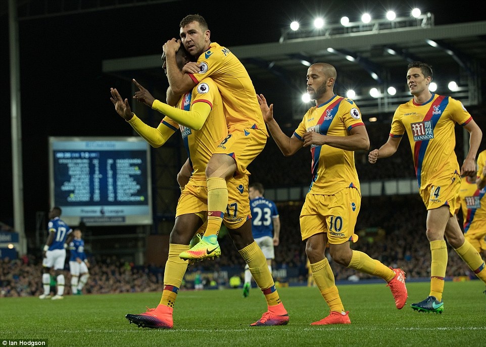 Lukaku ghi ban dep mat cho Everton anh 6