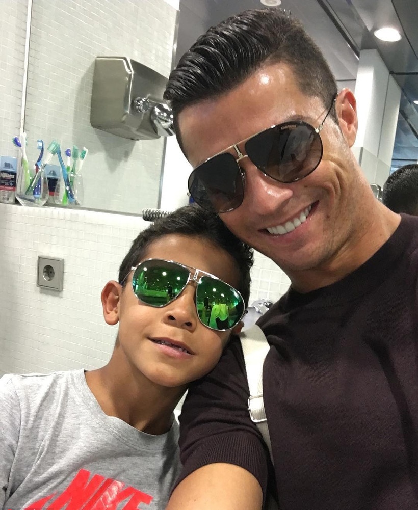 Nhung hinh anh Ronaldo ben con anh 3