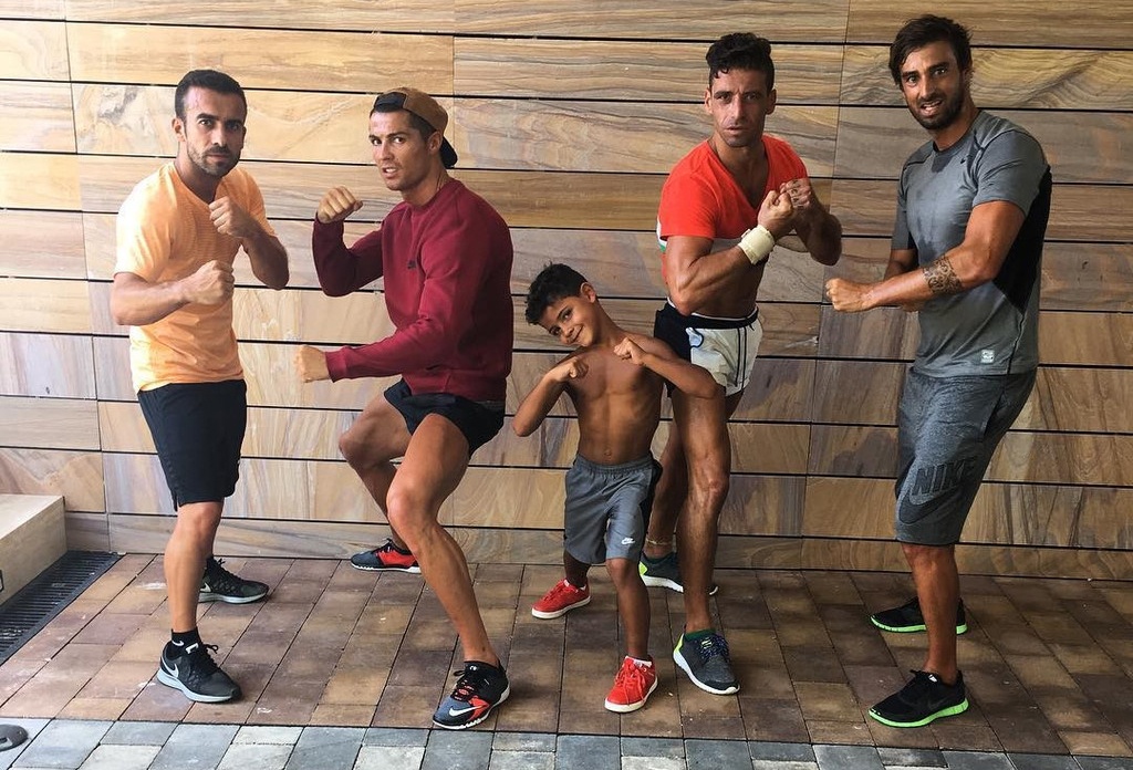 Nhung hinh anh Ronaldo ben con anh 7