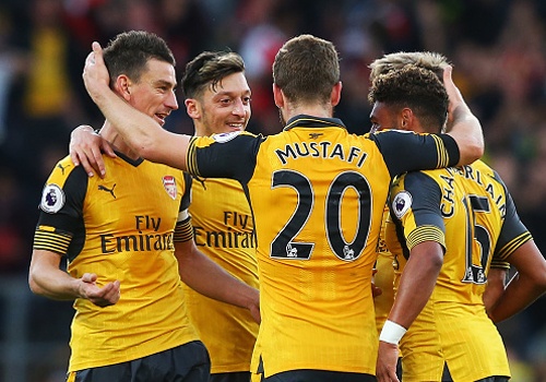 Doi thu chi trich trong tai giup Arsenal co 3 diem hinh anh